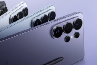 Samsung Galaxy S26 Ultra Privacy Display feature demonstration side angle viewing restriction built-in hardware