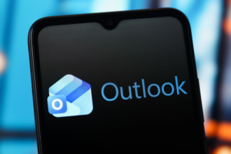 Microsoft Outlook app Android inbox UI