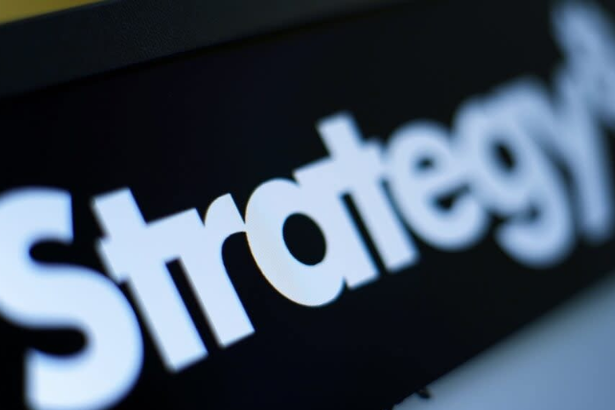 MicroStrategy Ponzi scheme MSTR stock STRC preferred share 2026 Peter Schiff