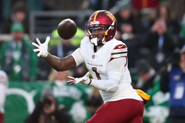 Deebo Samuel signing a one-year contract to return to the San Francisco 49ers
