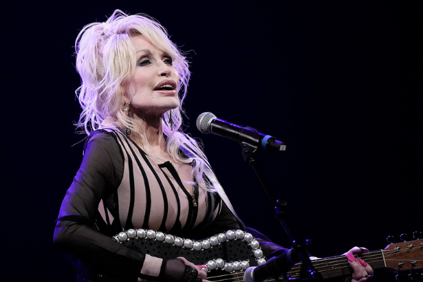 Dolly Parton dies at 80 country music icon portrait