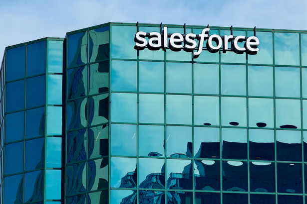 Salesforce stock and earnings chart showing CRM market volatility