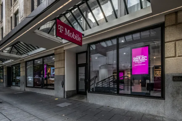 T-Mobile store closures layoffs - retail storefront exterior