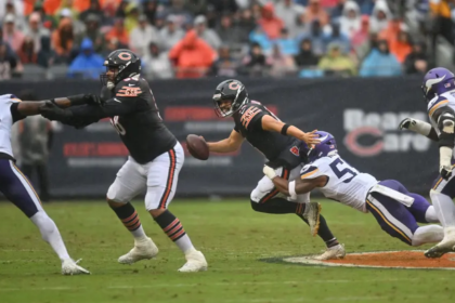 Caleb Williams leaving Bears game after injury against Vikings