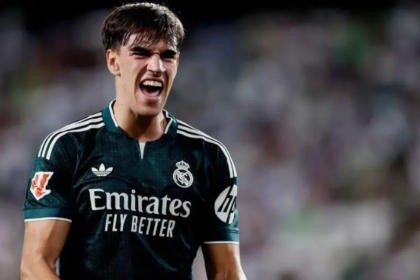 Elche vs Real Madrid match showing Carlos Espí celebrating his late winning goal for Real Madrid.