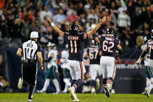 Eagles vs Bears Case Keenum celebrating Chicago victory