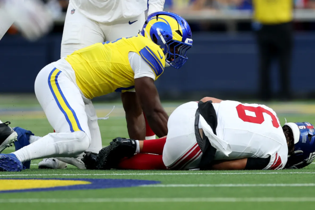 Jaxson Dart injury as Giants quarterback leaves Rams game with knee injury