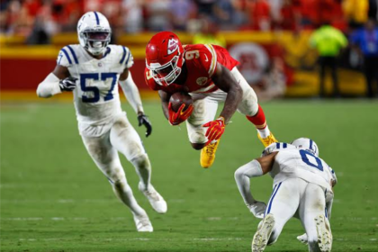 Patrick Mahomes throwing against Indianapolis Colts