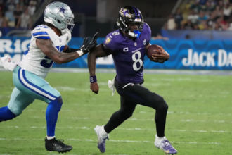 Ravens vs Cowboys during the NFL's first game at Maracanã Stadium