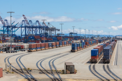 US port container delays at Los Angeles Long Beach
