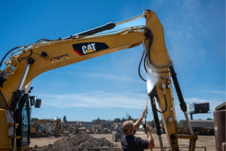 CAT stock news illustrating Caterpillar's earnings report and market reaction