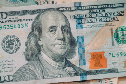 Dólar hoje com gráfico ilustrando a variação da moeda americana frente ao real
