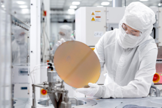 US semiconductor manufacturing cleanroom with silicon wafer production equipment